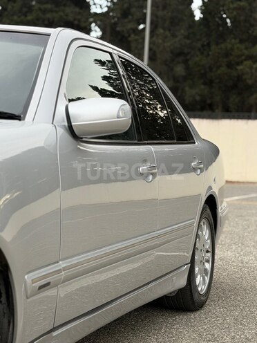 Mercedes E 270-11