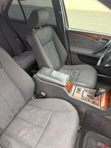 Mercedes E 270-14