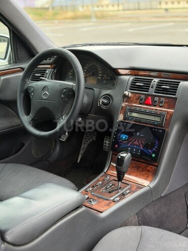 Mercedes E 270-13