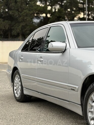 Mercedes E 270-12