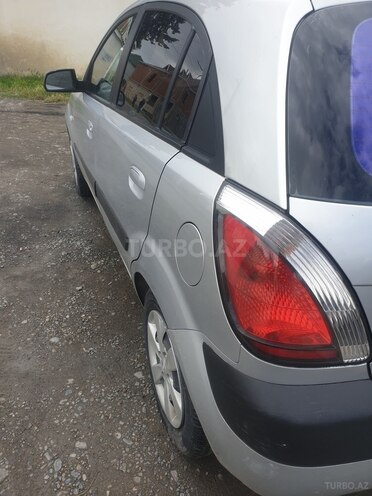 Kia Rio-5