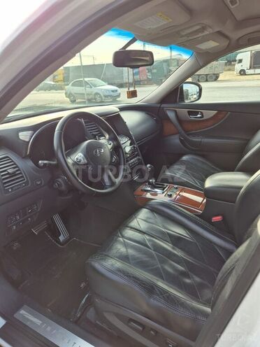 Infiniti QX70-5