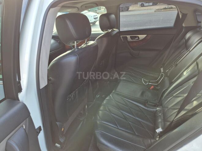Infiniti QX70-11