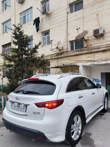 Infiniti QX70-2