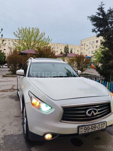 Infiniti QX70-1