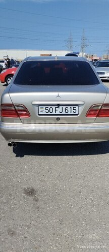 Mercedes E 240-2