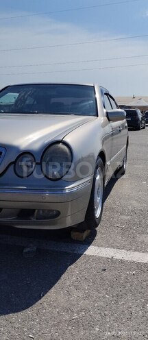 Mercedes E 240-3