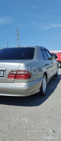 Mercedes E 240-6