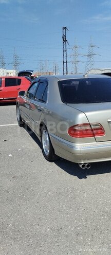 Mercedes E 240-5