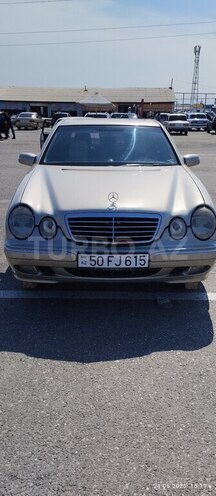 Mercedes E 240-1