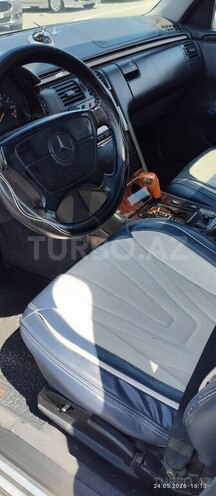Mercedes E 240-8