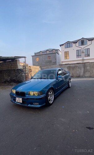 BMW 320-2