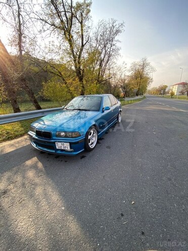 BMW 320-3