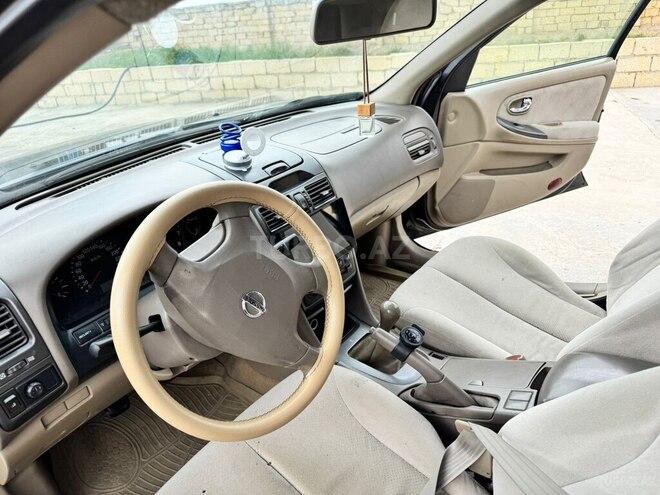 Nissan Maxima-5