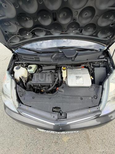 Toyota Prius-11