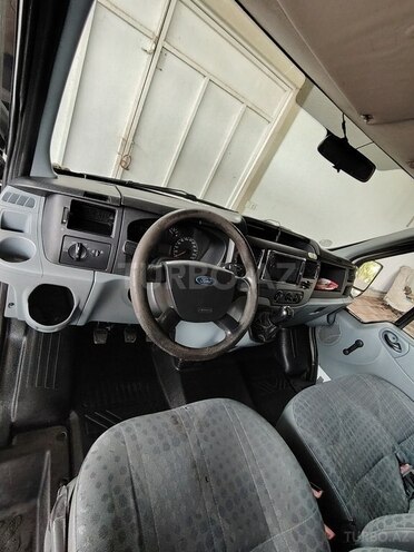 Ford Transit-5