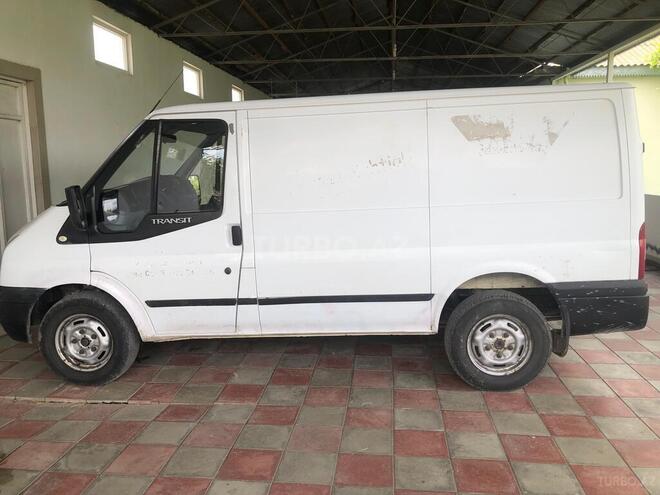 Ford Transit-4