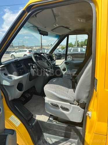 Ford Transit-13
