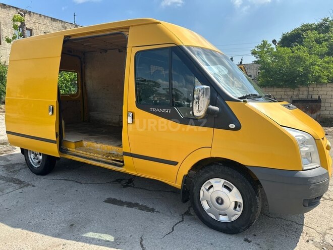Ford Transit-9