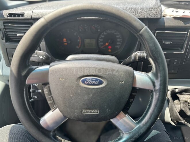 Ford Transit-11