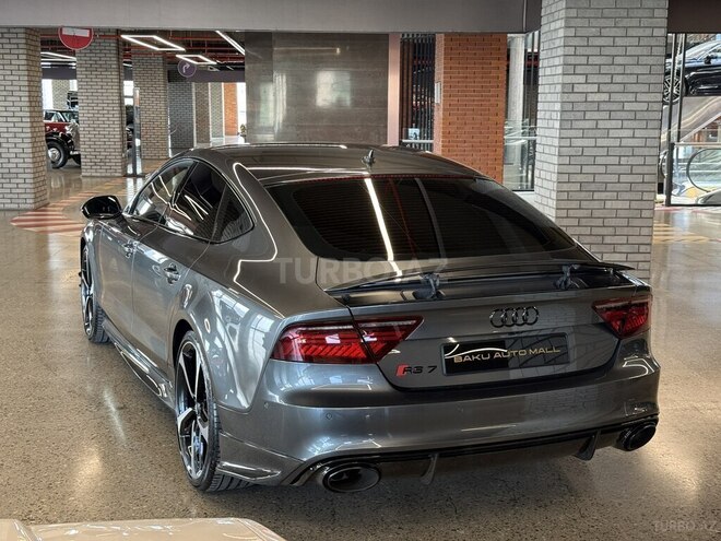 Audi RS7-3