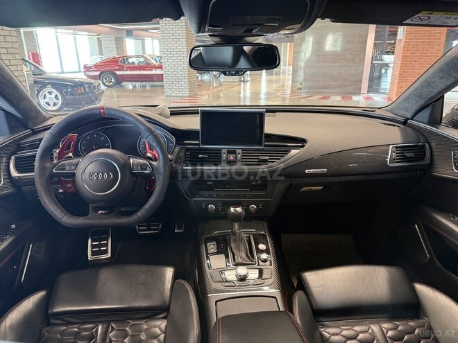 Audi RS7-7