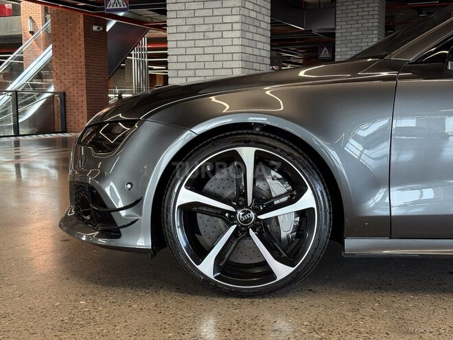 Audi RS7-6