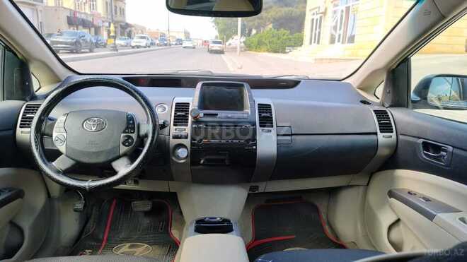 Toyota Prius-8