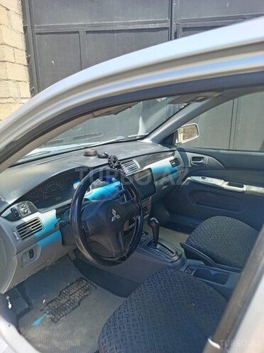 Mitsubishi Lancer-5