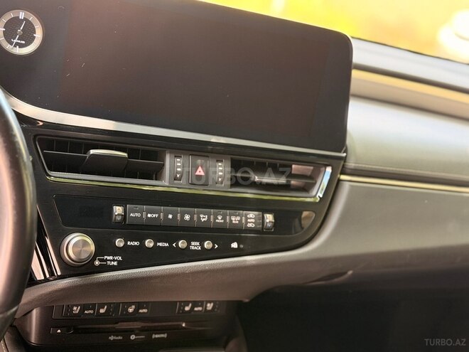 Lexus ES 300h-5