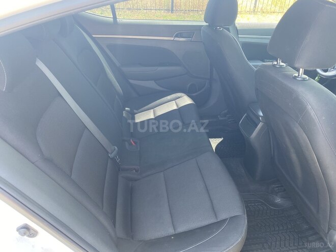 Hyundai Elantra-5