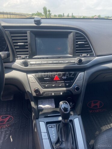 Hyundai Elantra-9