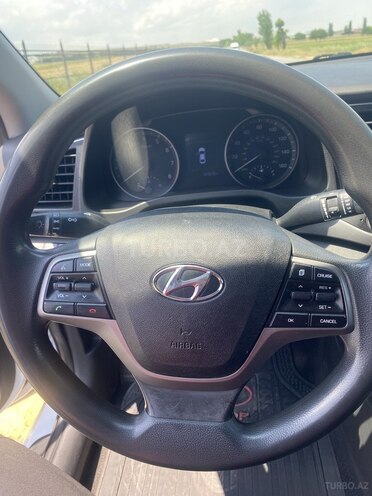 Hyundai Elantra-4