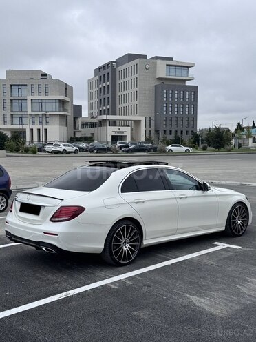Mercedes E 300 d-8