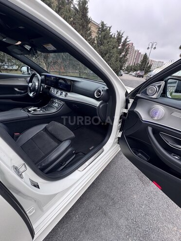 Mercedes E 300 d-11