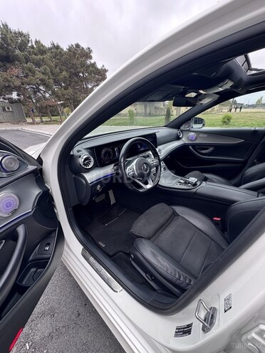 Mercedes E 300 d-10