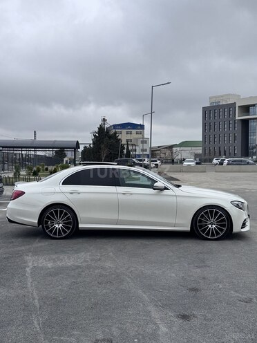 Mercedes E 300 d-5