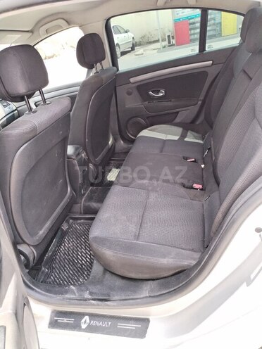 Renault Laguna-6