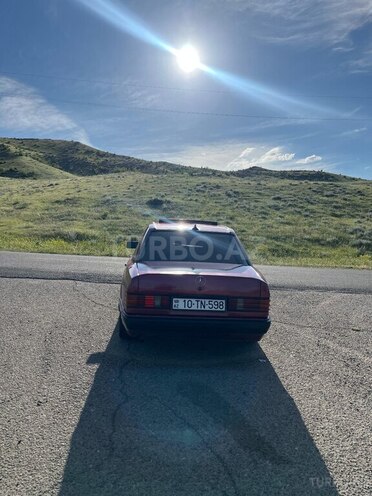 Mercedes 190-10