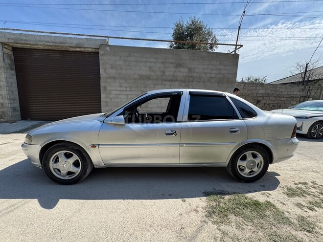 Opel Vectra-4