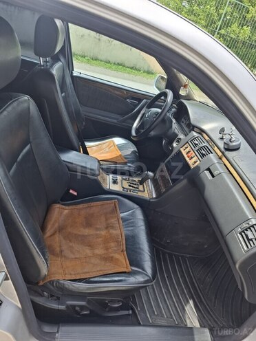 Mercedes E 240-5