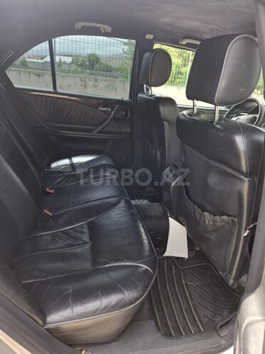 Mercedes E 240-6