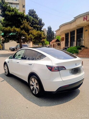 Tesla Model Y-7