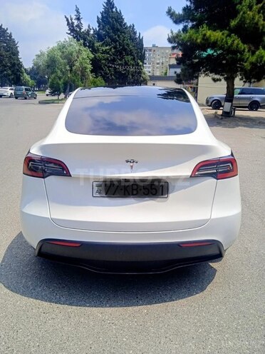 Tesla Model Y-4