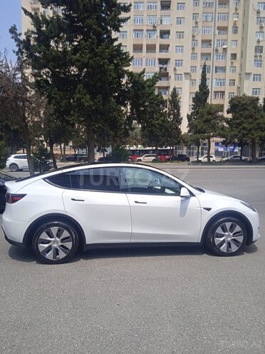 Tesla Model Y-6