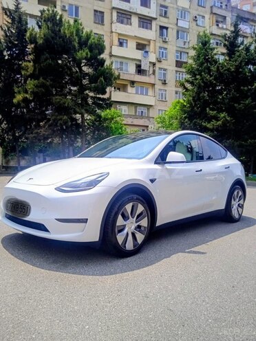 Tesla Model Y-9