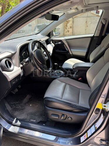Toyota RAV4-5
