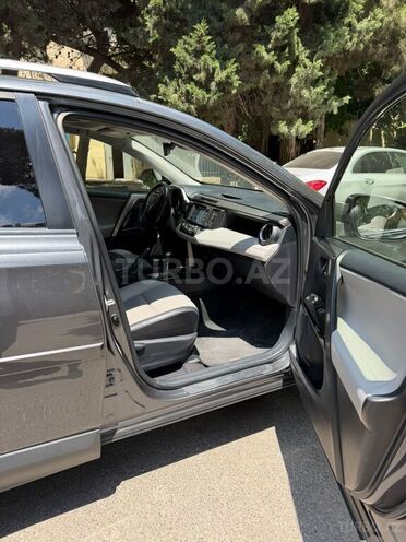 Toyota RAV4-8