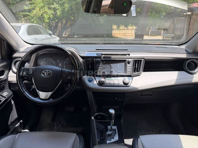 Toyota RAV4-9