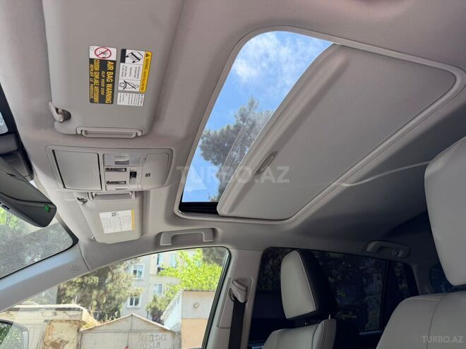 Toyota RAV4-10